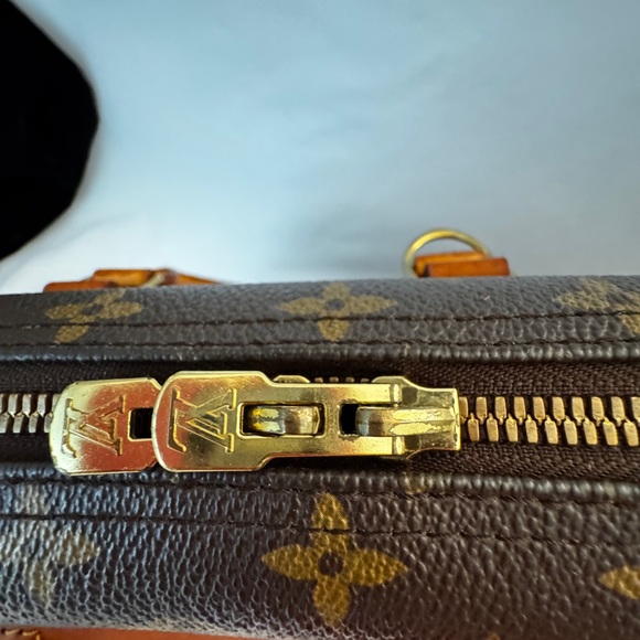 Louis Vuitton Monogram Deauville Handbag - Picture 8 of 17